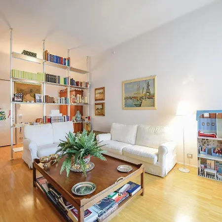 Three-bedroom In ג'נובה