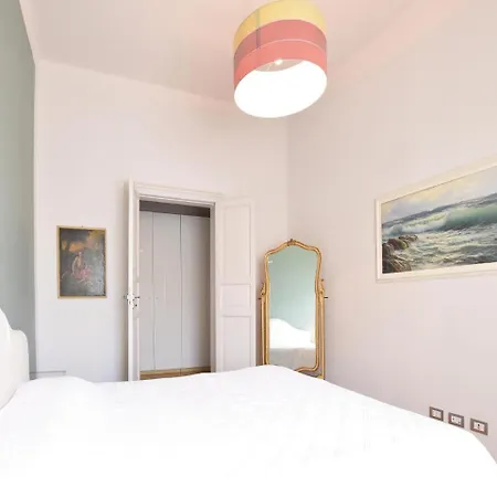 Three-bedroom In דירה ג'נובה
